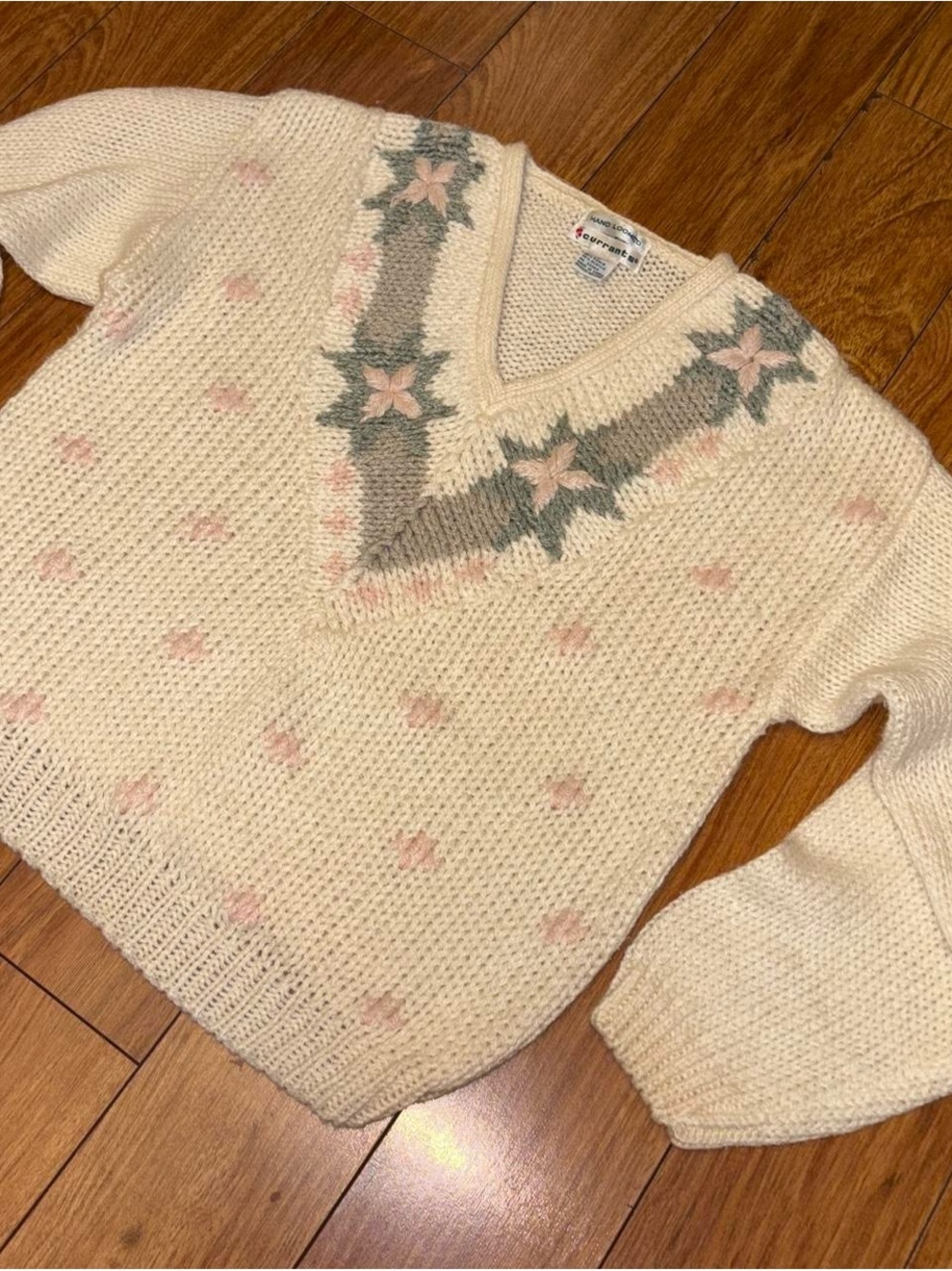 Vintage Cream and pink floral hand knitted sweater - Picture 2 of 6